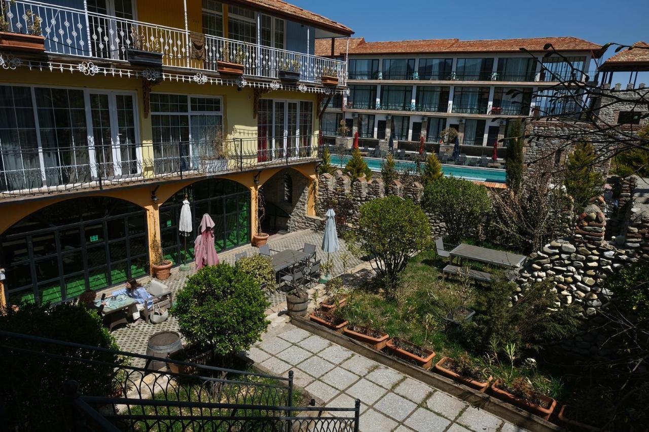 Chateau Mere فندق
